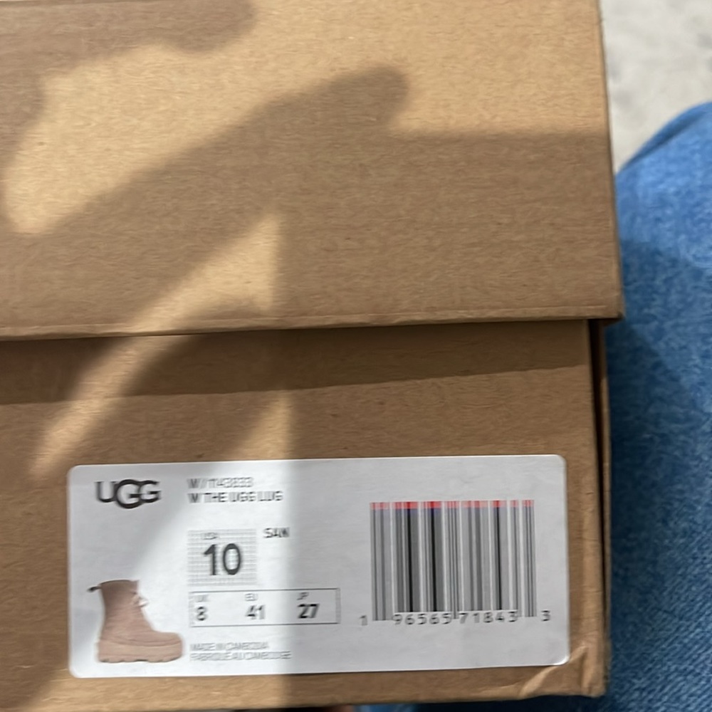 UGG Lug Platform Lace-Up
Combat Boot 🥾🥾🥾(Women) - Picture 9 of 9
